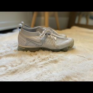 Nike Air Vapormax Flyknit 2 “White Vast Grey”.